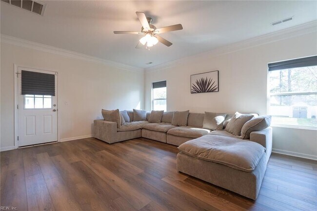 Building Photo - 1536 Beekman St