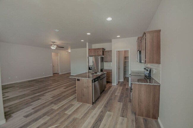 Building Photo - 745 Shadowleaf Ave