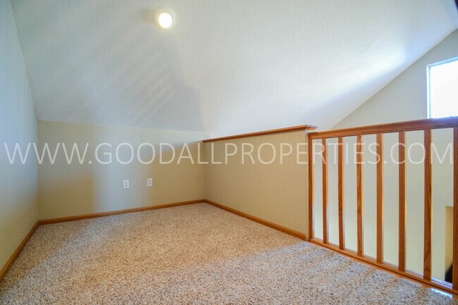 Building Photo - Summer Special: Receive $150 off rent for the first three months of the lease. Regular monthly re...