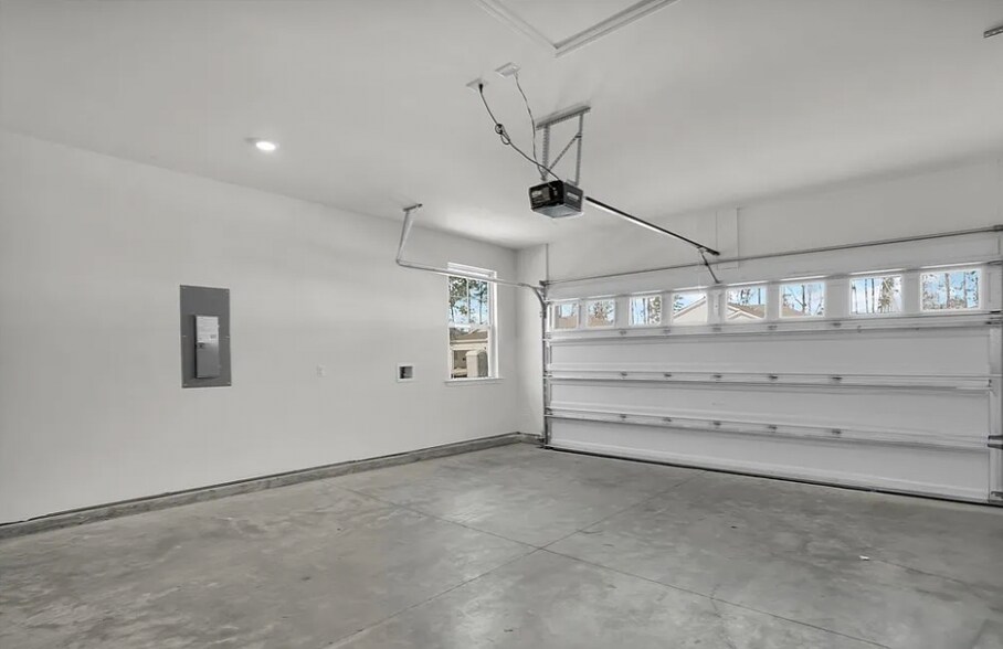 Building Photo - 139 Holloway Hl