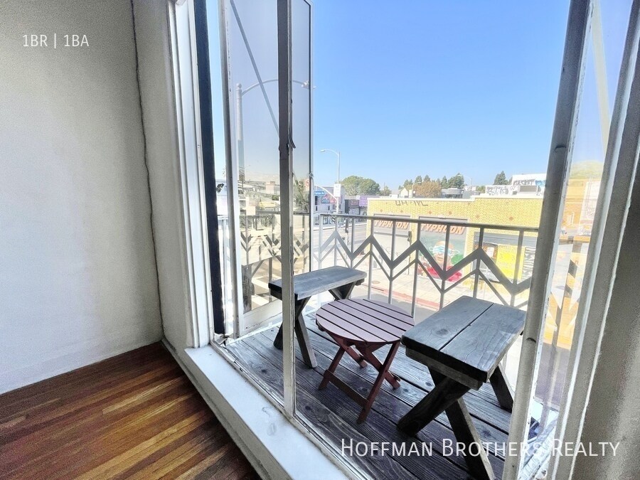 Building Photo - 706 N Curson Ave