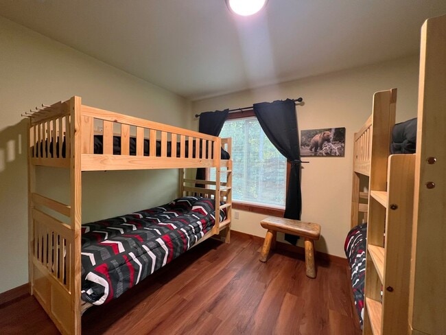 Building Photo - SEASONAL FURNISHED RENTAL