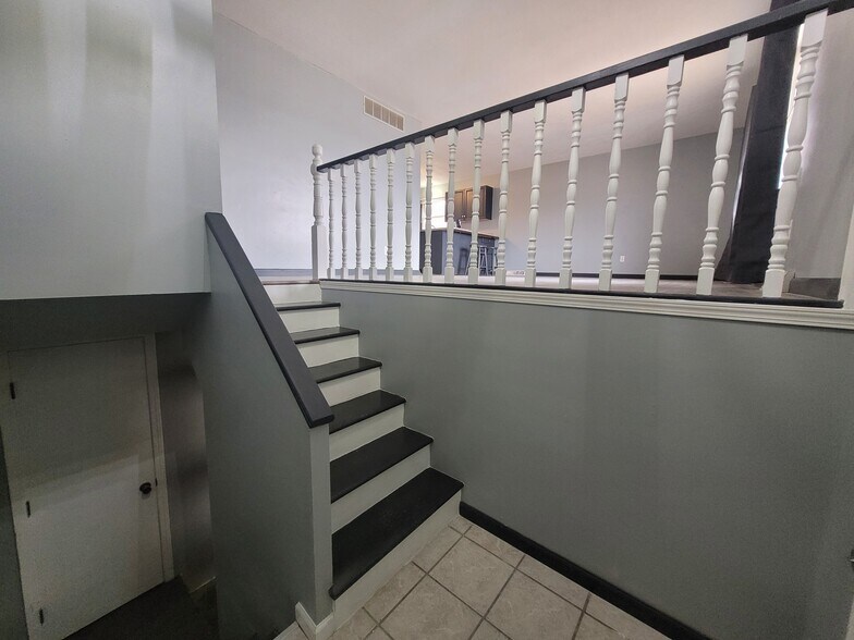 Entry - 2207 Weathered Rock Rd