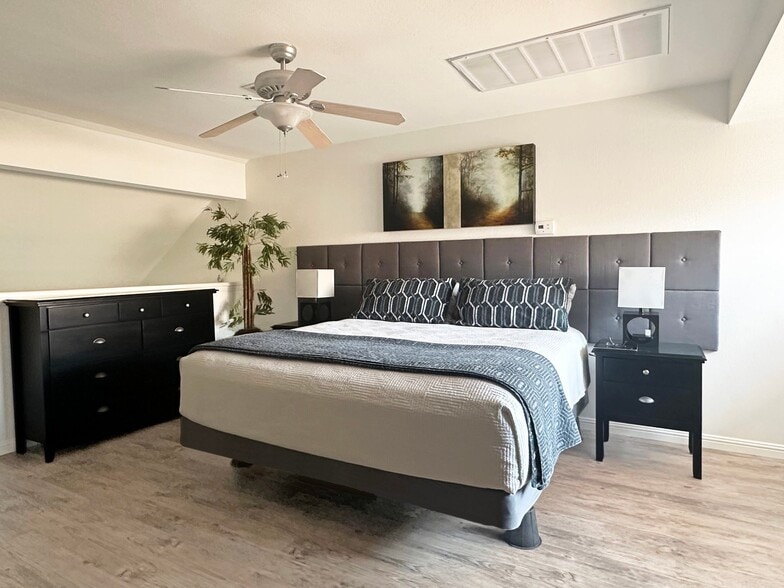 Building Photo - 1211 N Miller Rd