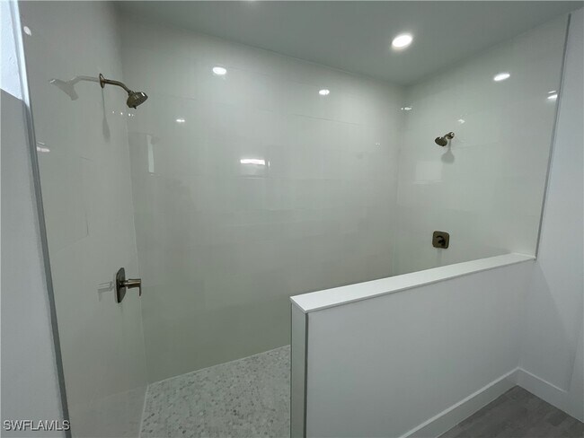 Building Photo - 818 Anaconda Ave S