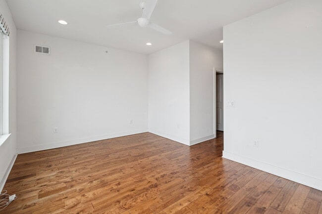 Building Photo - 2318 E Susquehanna Ave