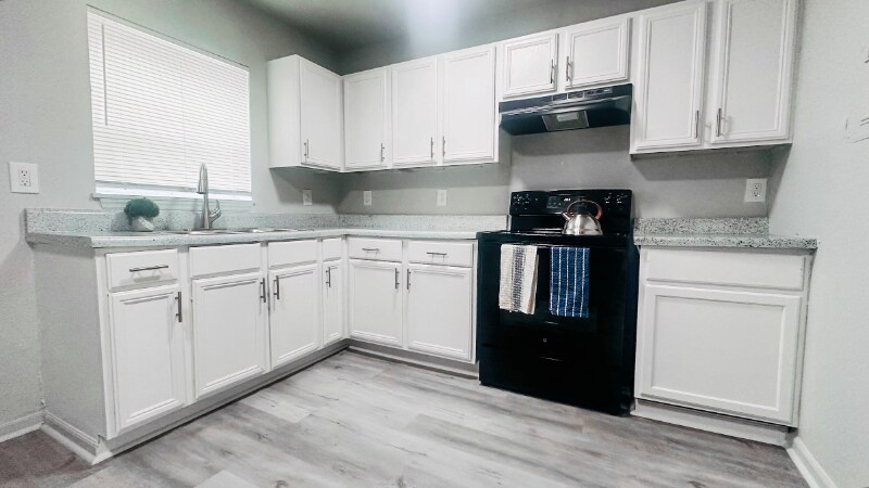 Building Photo - 2560 La Deara Crest Ln