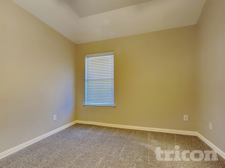 Building Photo - 2413 Castle Creek Dr