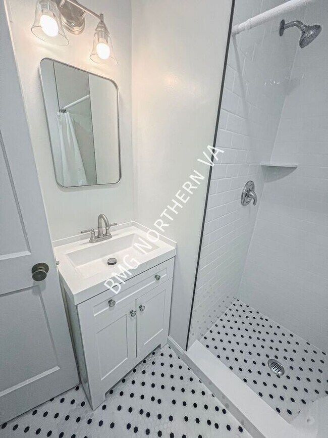 Building Photo - 2300 N Buchanan St