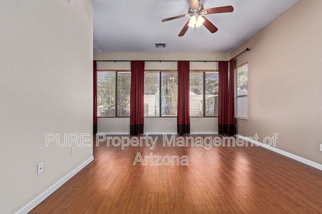 Building Photo - 737 S Sycamore Pl
