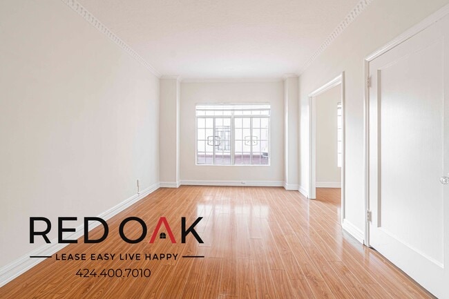 Building Photo - 570 N Rossmore Ave