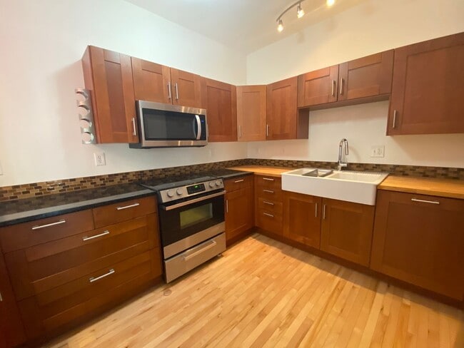 Building Photo - 3 Bedroom Home for Rent - HR Heights