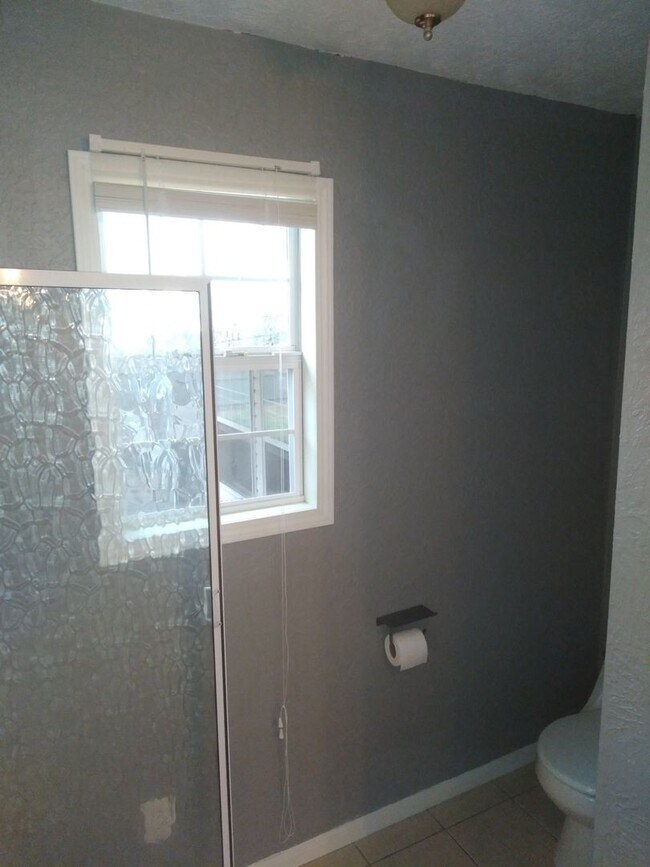 Building Photo - 2/2 Bath House PAISD School!