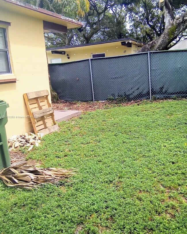 Building Photo - 1710 NW 9th St