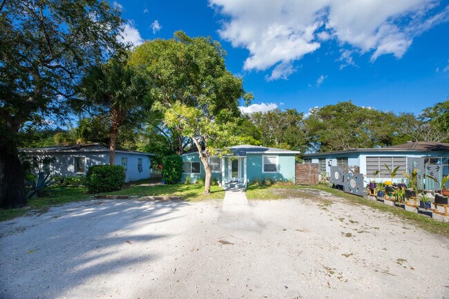 Building Photo - 1317 SW 31st St