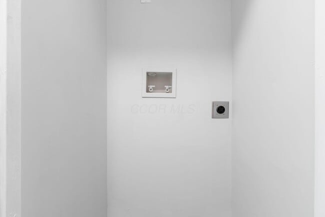 Building Photo - 905 Carpenter St