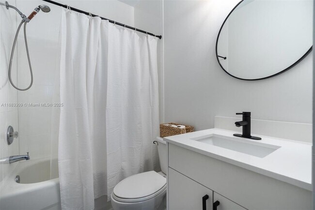 Building Photo - 724 SW 106th Ave