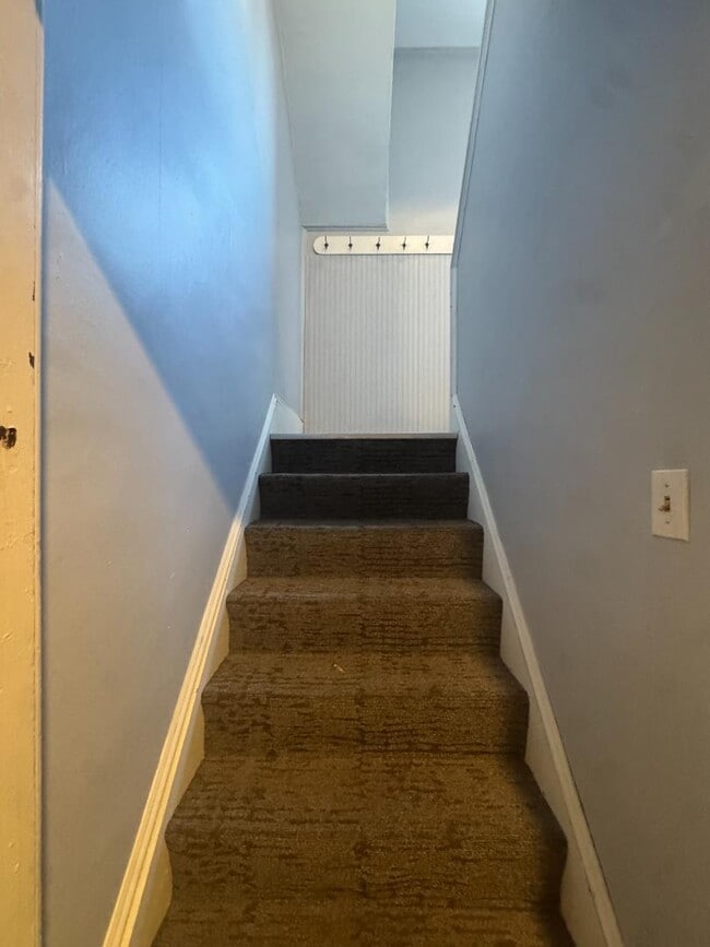 Building Photo - 602 E Grove St