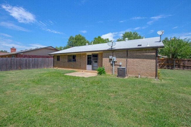 Building Photo - 600 Kay Hill Ln