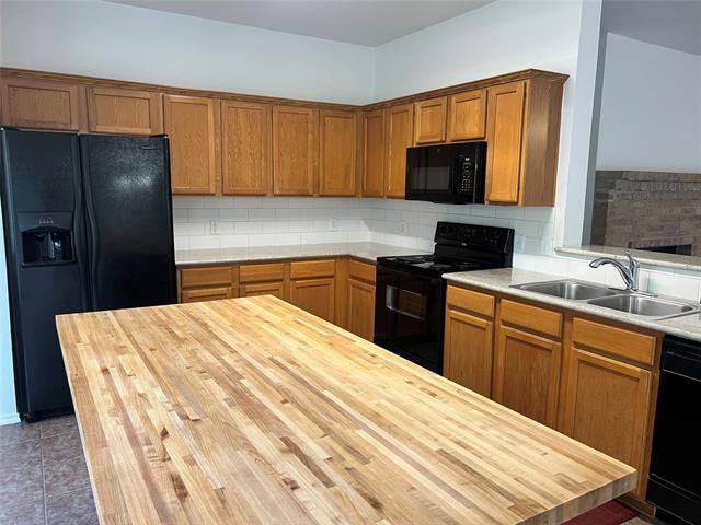 Building Photo - 800 Mahogany Dr