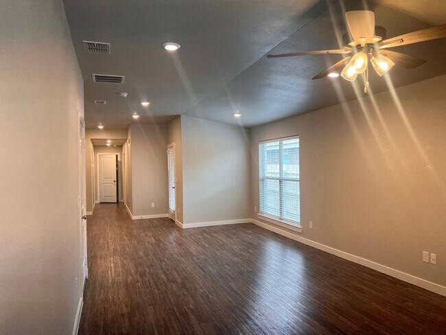 Building Photo - 3406 Tiffin Ave