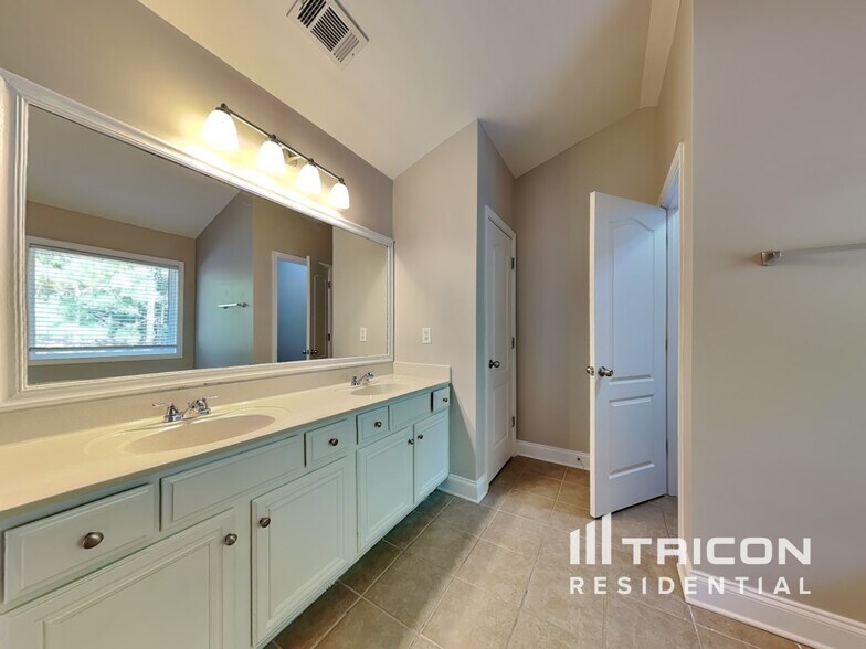 Building Photo - 4556 Bellemeade Dr