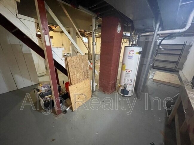 Building Photo - 1475 Albert St N