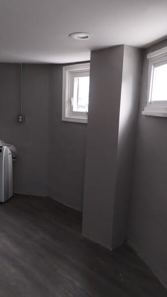 Building Photo - 3107 Evergreen Ave