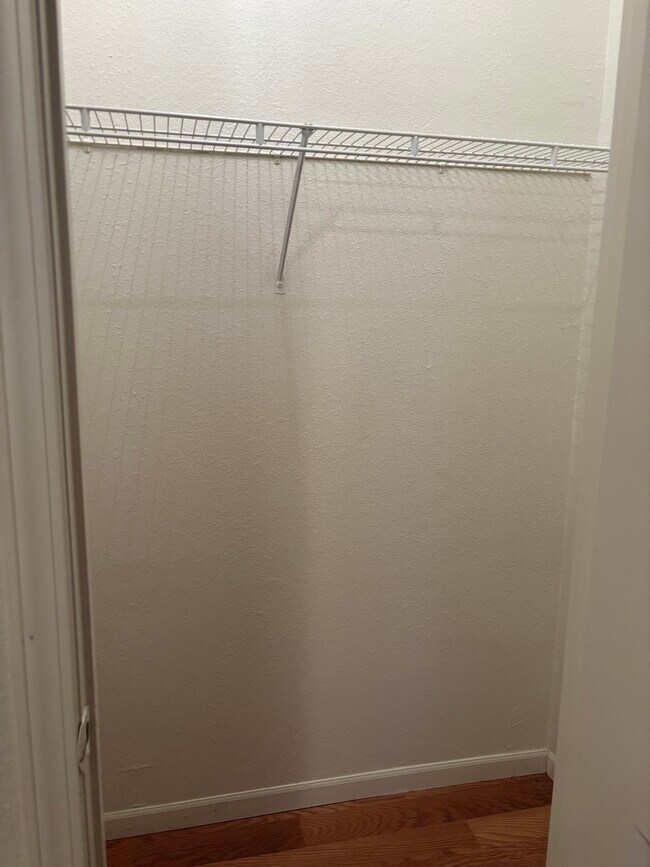 Building Photo - 007