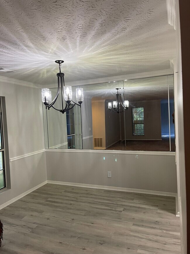 Building Photo - 5526 Mountain Springs Cir