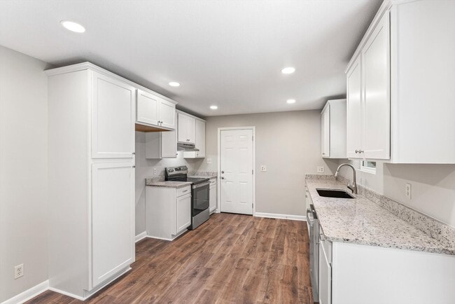 Building Photo - 7308 Meadowbrook Cir
