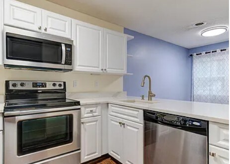 Building Photo - 504 Greenwich Dr