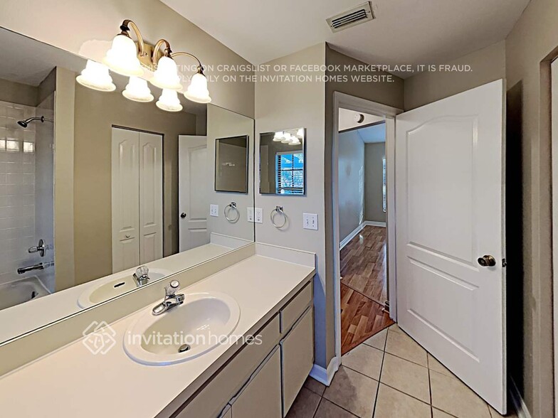 Building Photo - 1002 Peachwood Dr