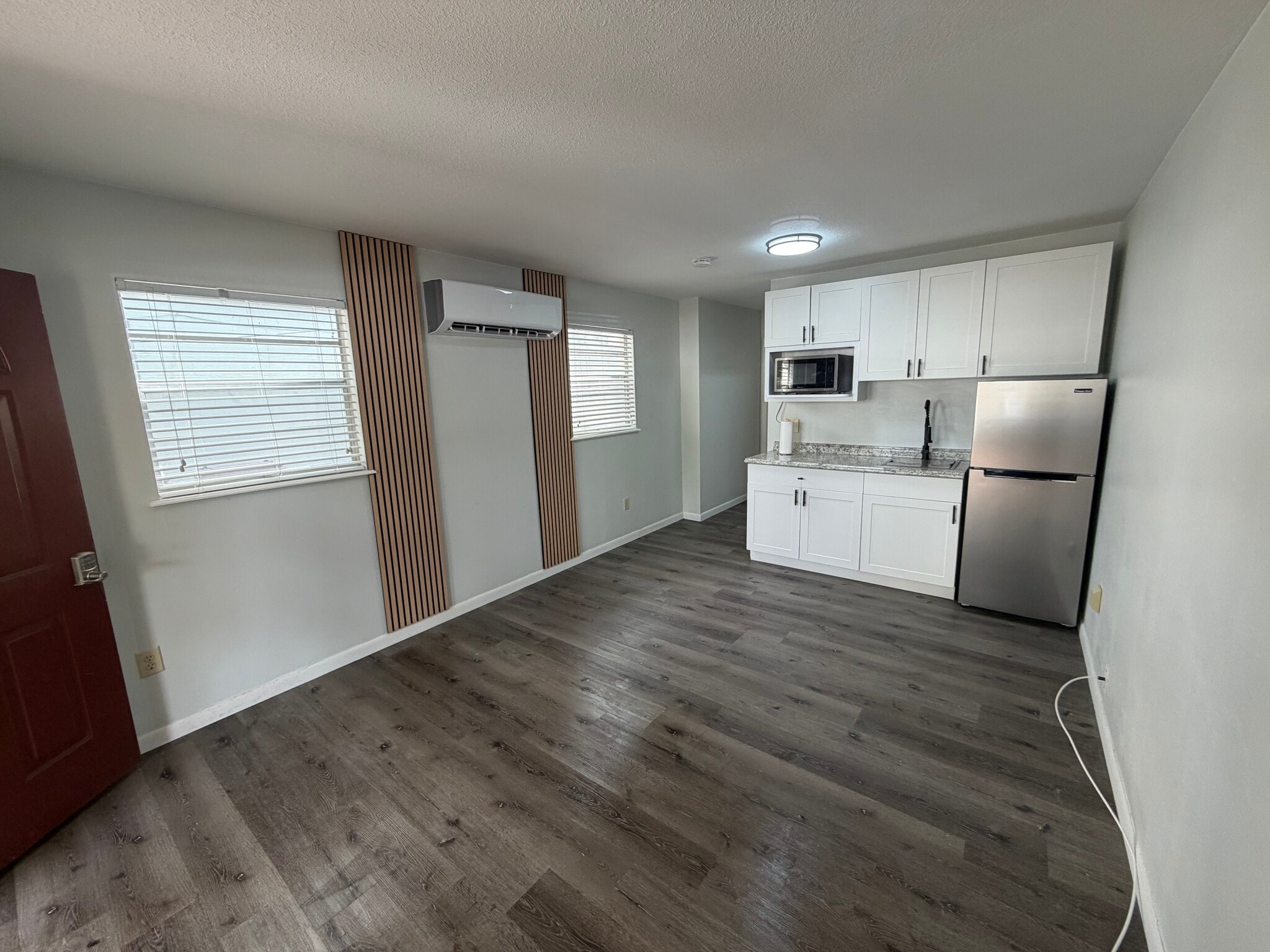 Building Photo - 2306 Musselwhite Ave