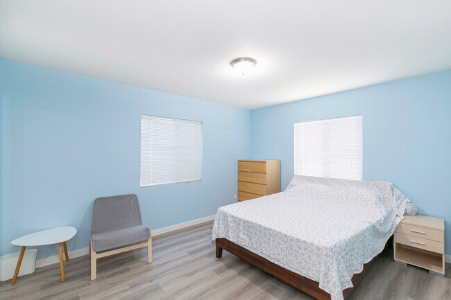 Building Photo - 18605 Valerio St