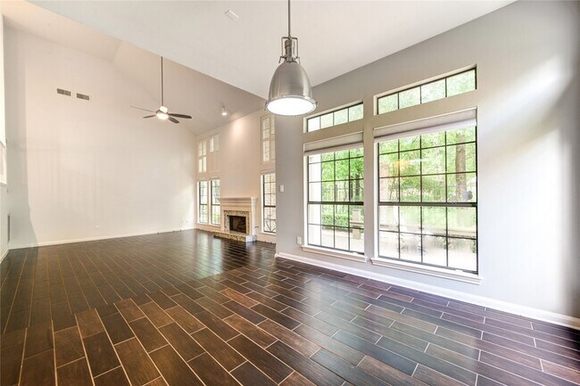 Building Photo - 25 Fairway Oaks Pl