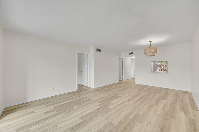 Building Photo - 23 Abbey Ln