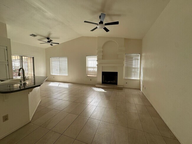 Building Photo - Great location. 4 bedroom single story Las Vegas home for rent.
