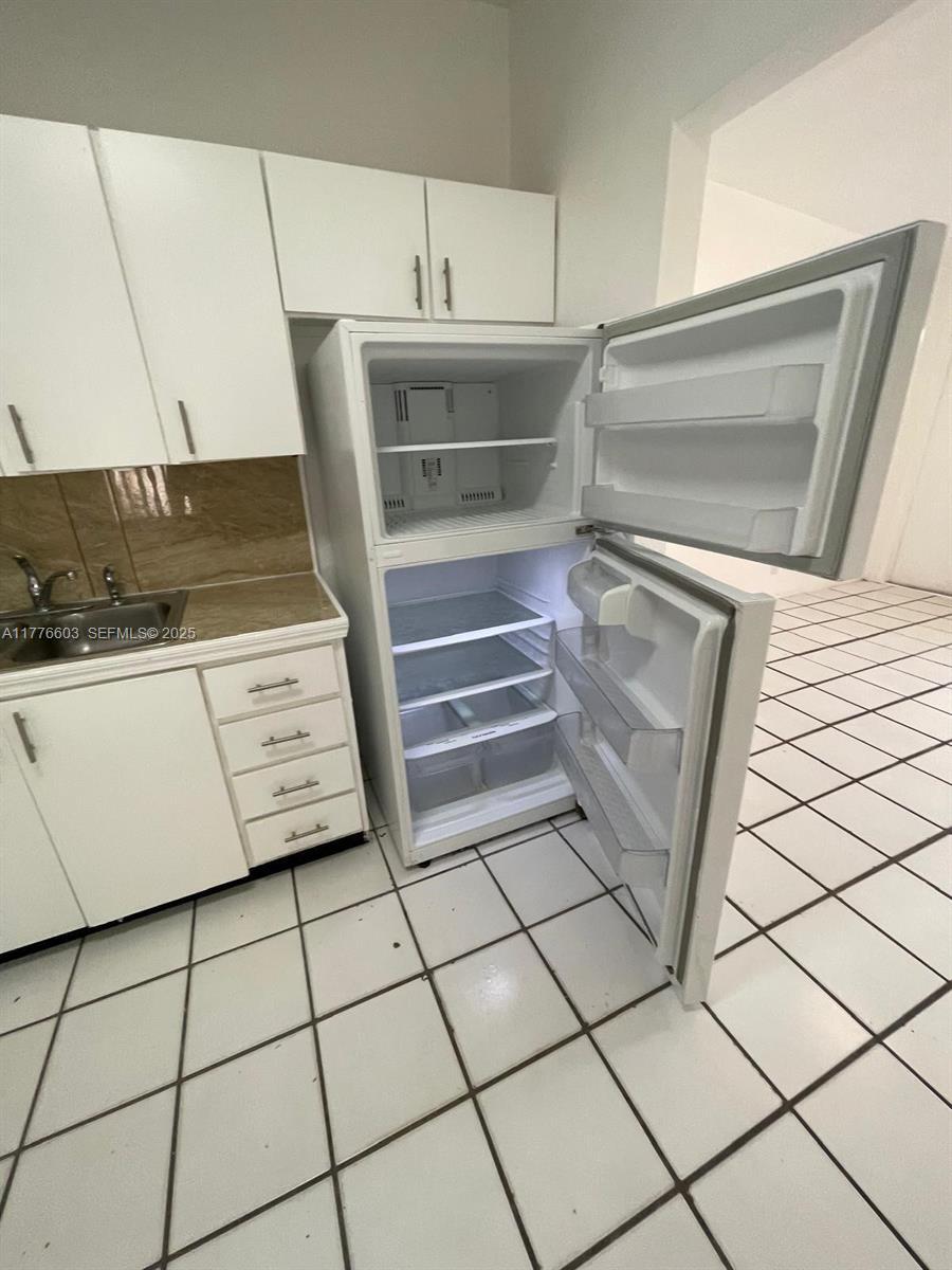 Building Photo - 2431 Plunkett St