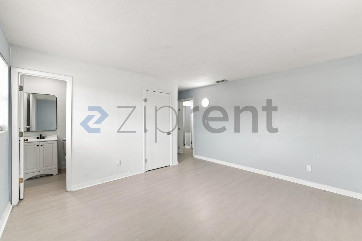 Building Photo - Unit