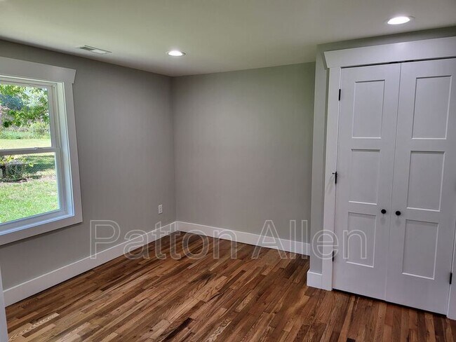 Building Photo - 295 School Rd E