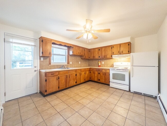 Kitchen | Madison Ave Apts - Madison Ave Apartments