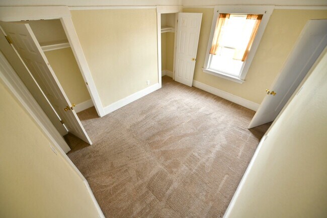 Building Photo - 1p716 - 3055-3061 Adeline Street