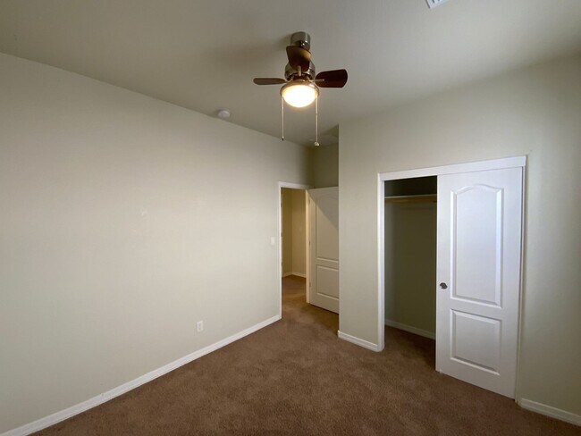 Building Photo - Beautiful 3 Bedroom Single Story Home Available Near Northern Blvd NW & Rainbow Blvd NE!