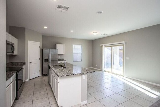 Building Photo - Home at Mission Royal Resort Living Community! 5bd 3ba 2688sqft!