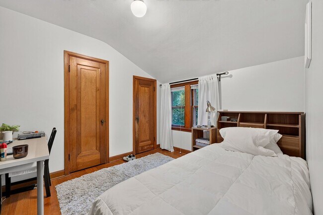 Building Photo - 1424 N 70th St