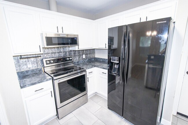 Building Photo - 24219 Wild Horses Ln