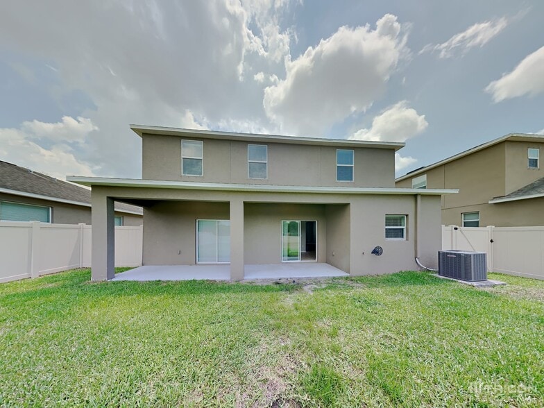 Building Photo - 13805 Newport Shores Dr