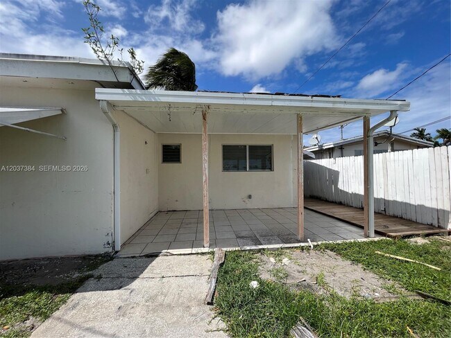 Building Photo - 240 NW 48th Ct