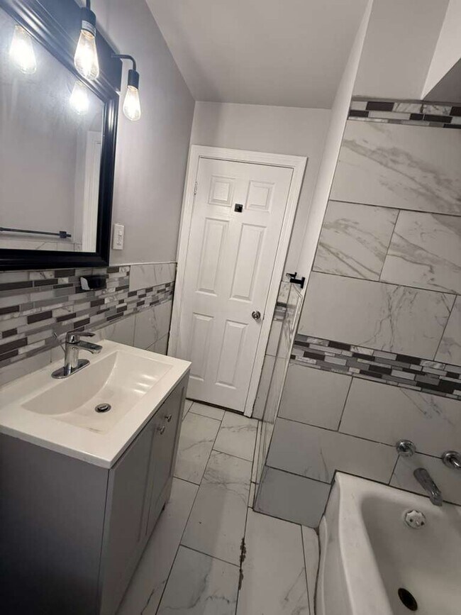 Building Photo - 9054 Grandville Ave